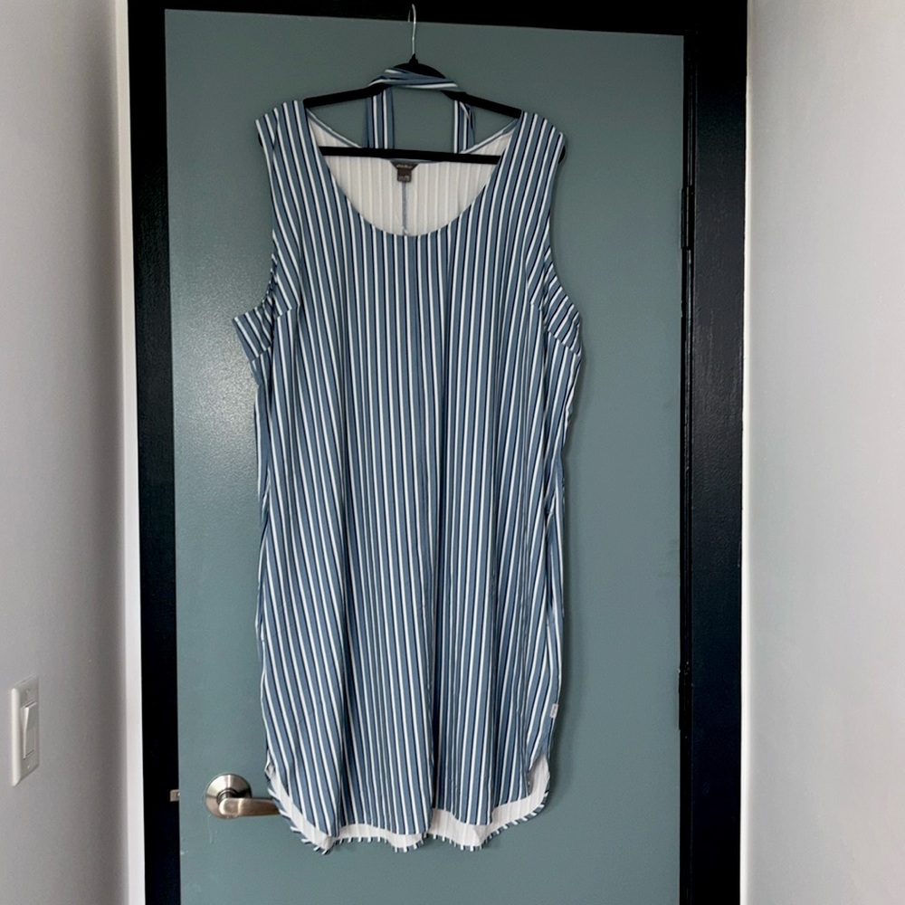Eddie Bauer Plus-Sized Striped Sleeveless Dress with Pockets and Belt